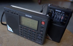 The Tecsun PL-380 receives circles around the DE32 and DE321 on shortwave and medium wave