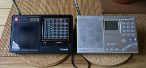 The Tecsun R-2010D compared with my Sony ICF-SW7600GR (click to enlarge)
