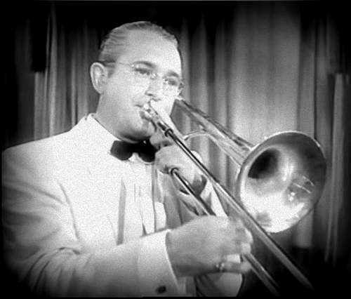 Tommy_dorsey_playing_trombone
