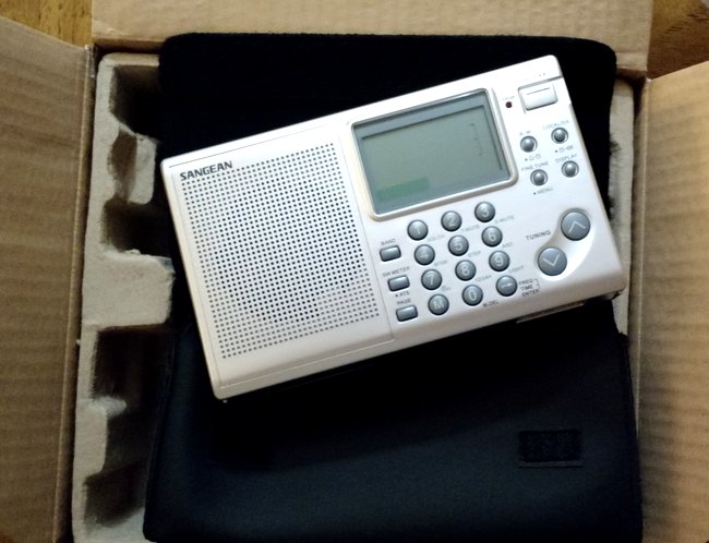 Herculodge: Review of the Panasonic RF-1350 AM/FM/SW Radio.