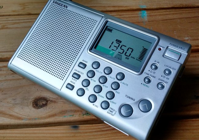 Herculodge: Review of the Panasonic RF-1350 AM/FM/SW Radio.