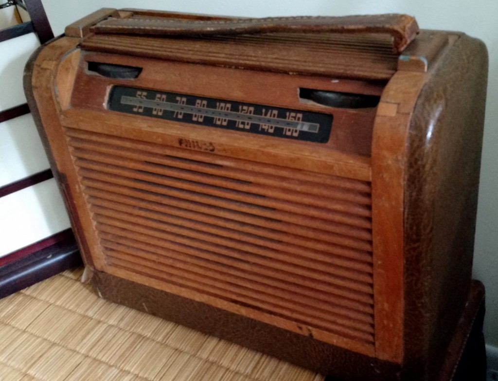 Phillips Model 46-350 AM radio