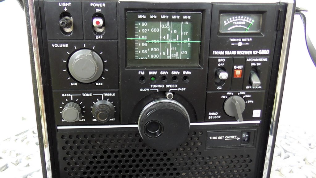 Sony Vintage radio ICF 5800H 002 (1)