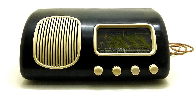 Beolit 39 from 1938, B&O's first Radio in Bakelite (Source: Wikipedia, image by Theredmonkey)