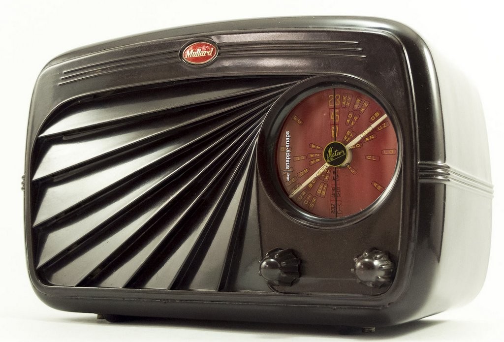 Mullard-Tube-Radio-Bakelite-1