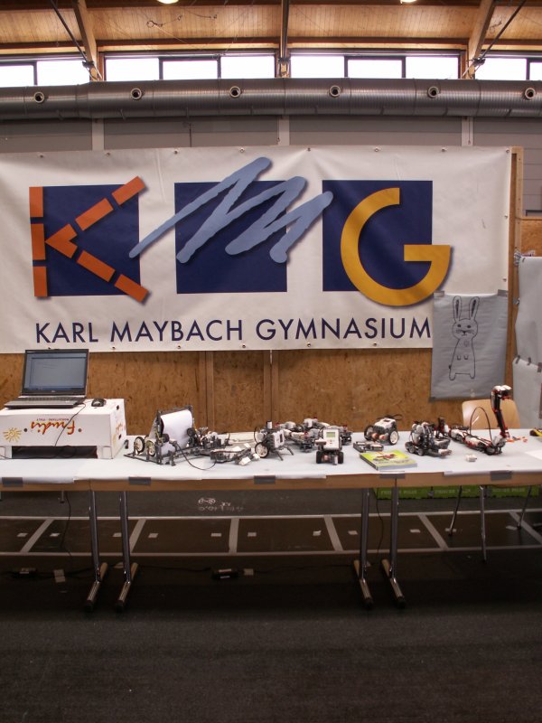 Booth of a high school showing the robots they built. (Photo: Alexander DL4NO)