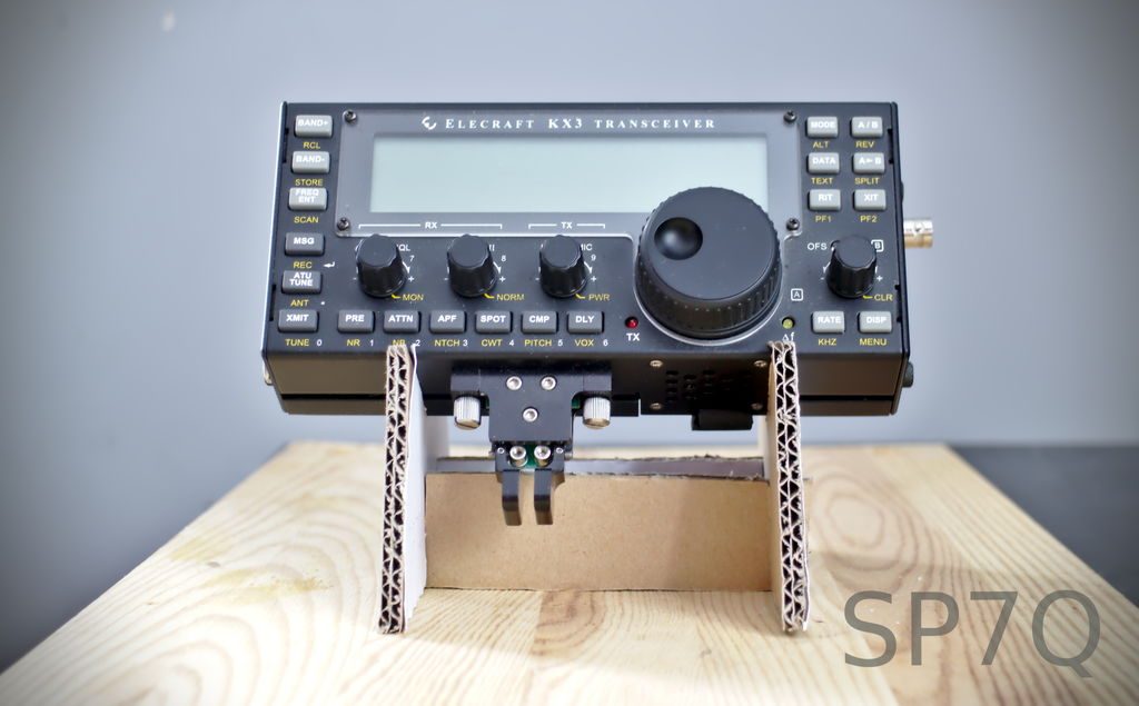 KX3-Cardboard-Stand-2