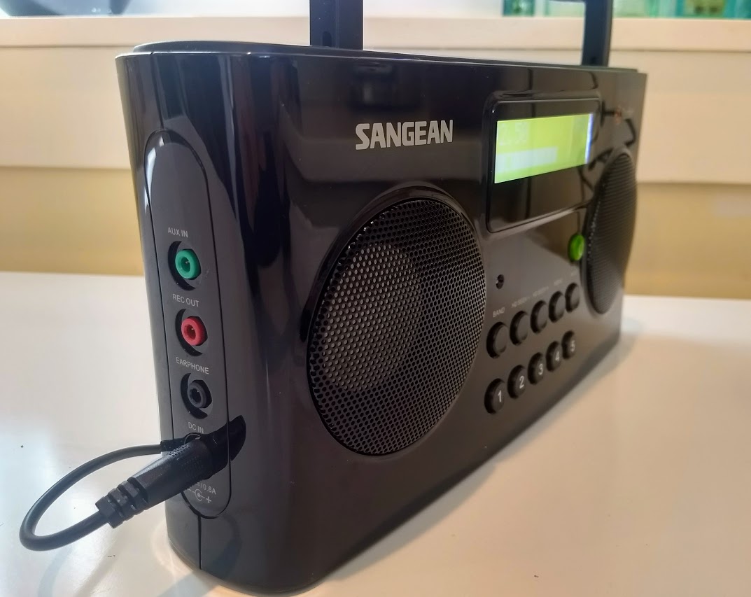 Sangean PR-D15 FM-Stereo/AM Rechargeable Portable Radio with Handle (Gray)