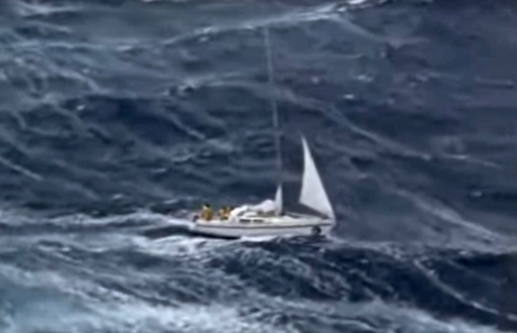 1998 sydney hobart yacht race video