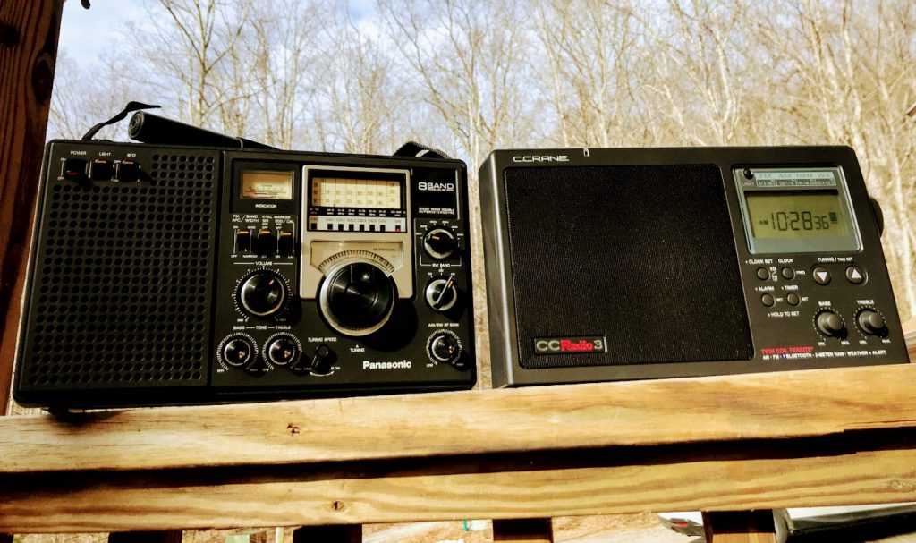 Classic Panasonic RF-2200 AM FM Shortwave Portable Radio Review 