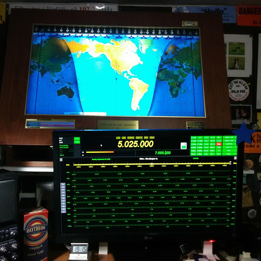 Estate Sale Jerry takes home a Geochron world map clock The SWLing Post