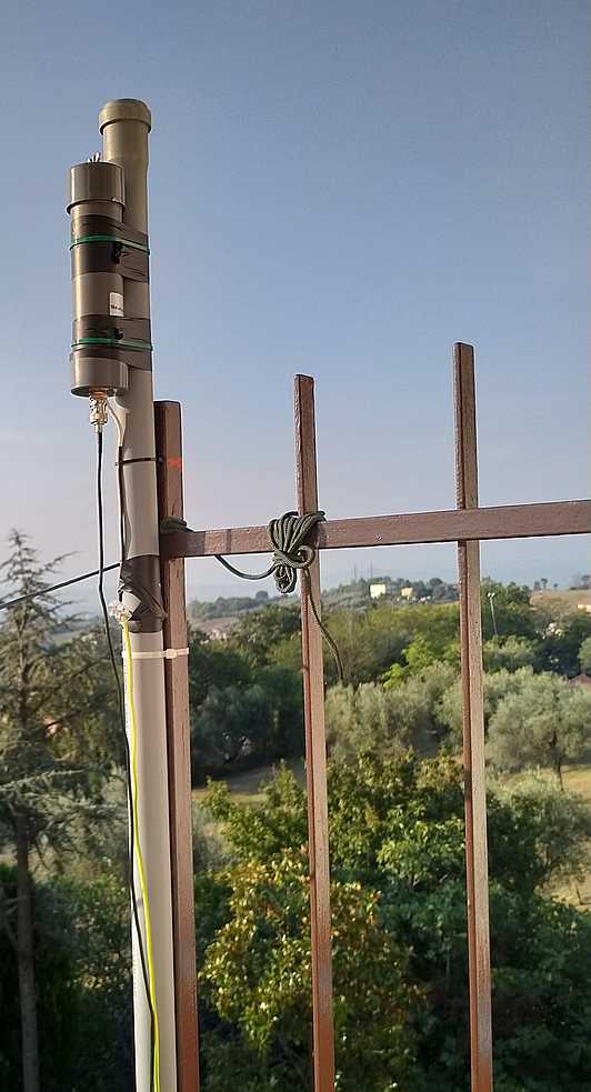 How to properly install a Mini Whip antenna in an noisy urban