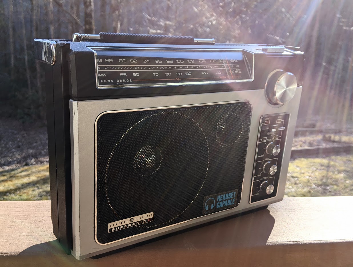 Herculodge: Review of the Panasonic RF-1350 AM/FM/SW Radio.