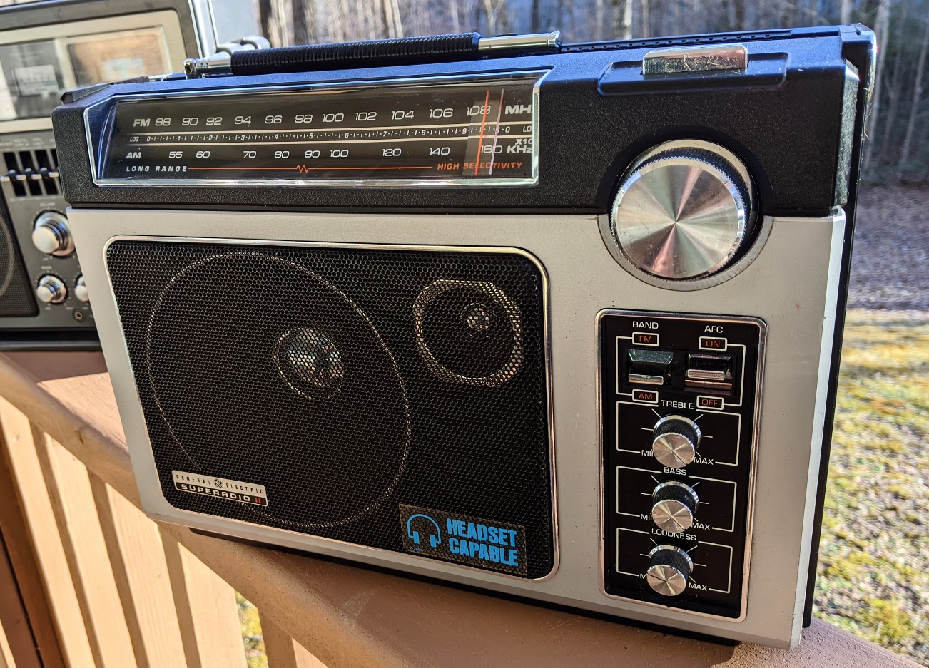 Classic Panasonic RF-2200 AM FM Shortwave Portable Radio Review 