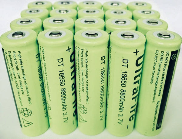 18650 3500mAh Battery Protected 10A Li-ion Rechargeable 3.7V Button Top  High Performance (Panasonic-Sanyo Japan inside) Free Battery case Included