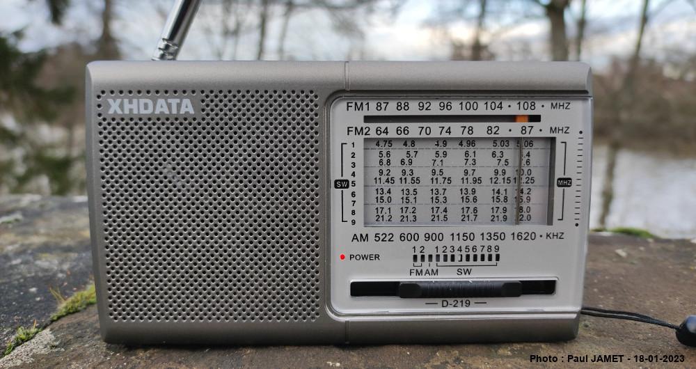 XHDATA D-219 DSP portable receiver Radio Romania 11620 kHz Shortwave using  telescopic antenna 