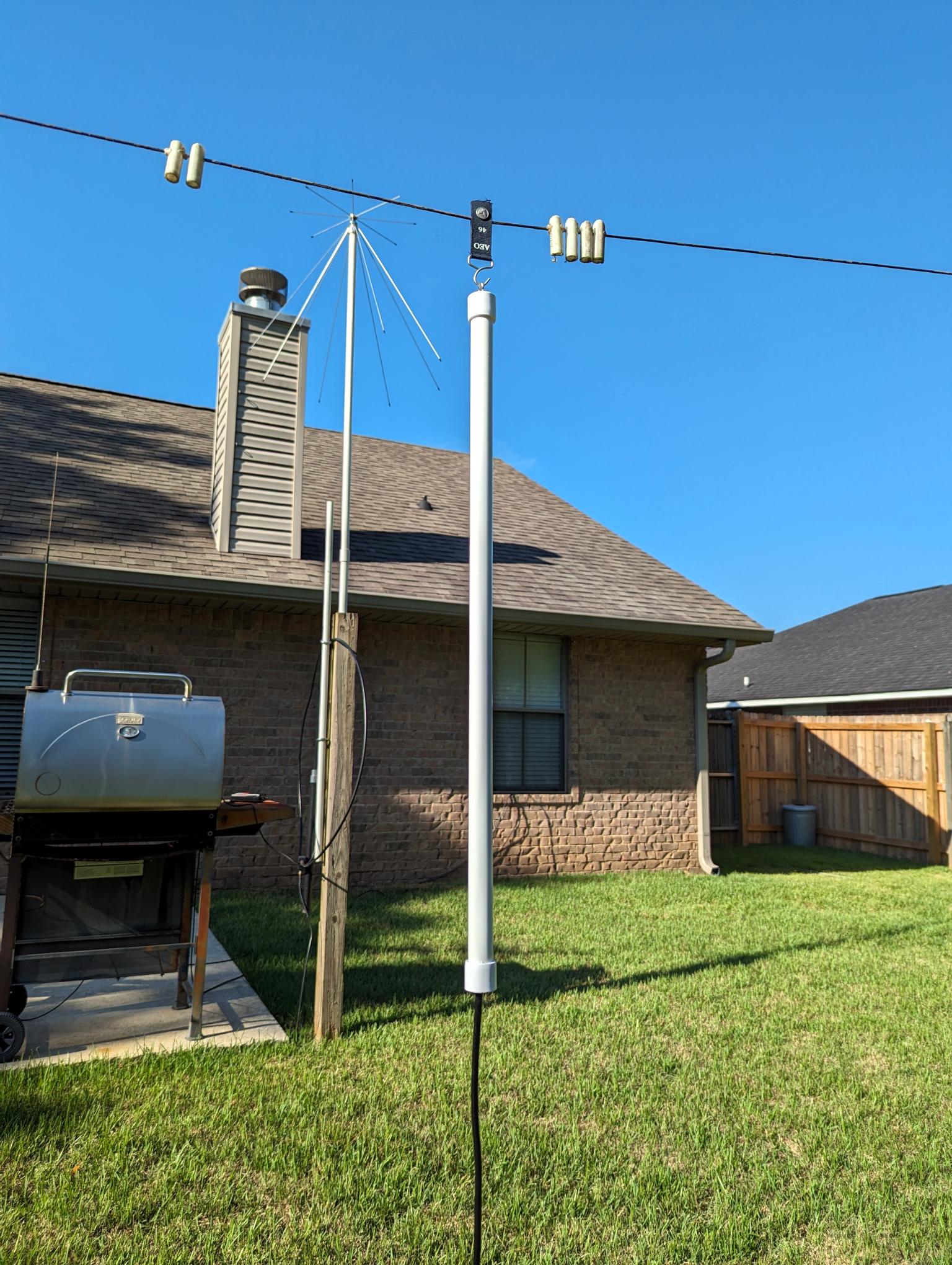 My quick wire antenna in my living room for the Portable shortwave radios 